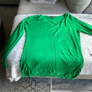 Womens size M Kelly Green light weight sweater.